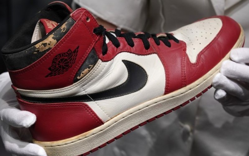 615 000 dollars pour une paire de baskets Air Jordan 1, un record !