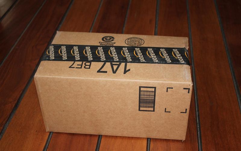 A court financièrement, il volait des cadeaux de Noël dans les boîtes aux lettres