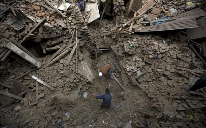 Au Népal, le bilan des victimes dépasse les 4000 morts