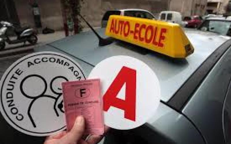 Auto-écoles : opération escargot dans toute la France