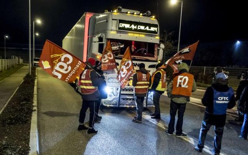 Chauffeurs routiers en grève: opération escargot sur tout le territoire