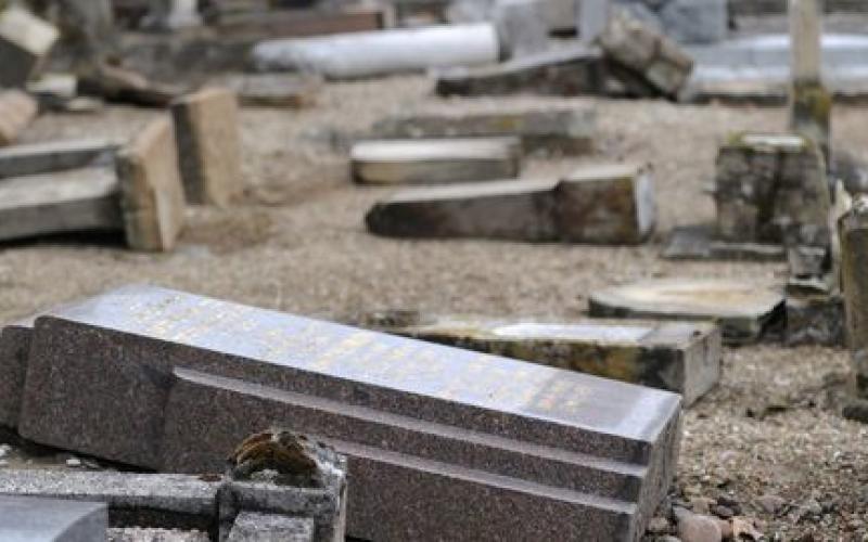 Des centaines de tombes profanées dans le Bas-Rhin