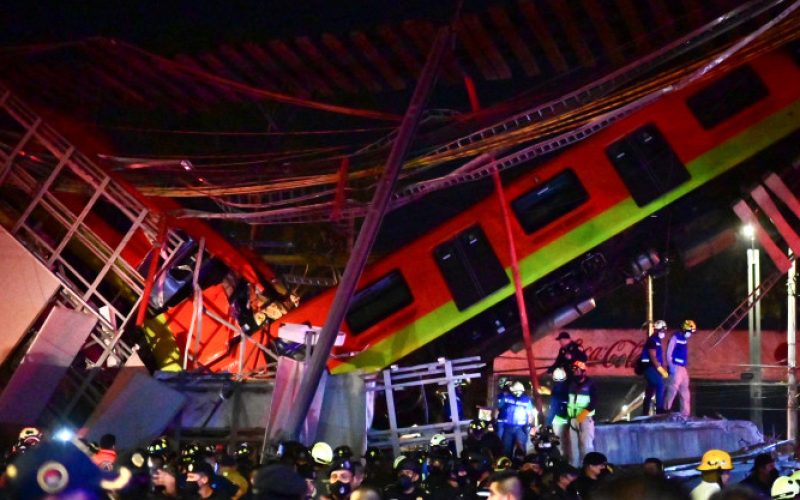 Drame à Mexico : un pont s'effondre au passage du métro