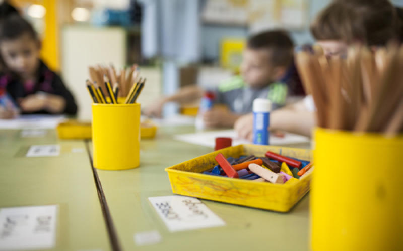 Enfant "scotché" à sa chaise dans les Vosges : l'affaire classée sans suite