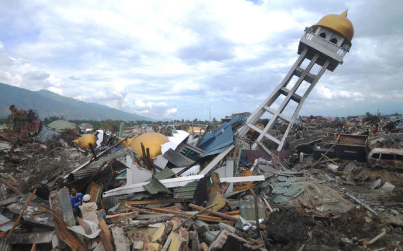 Le bilan du tsunami en Indonésie, s’alourdit à plus de 280 morts