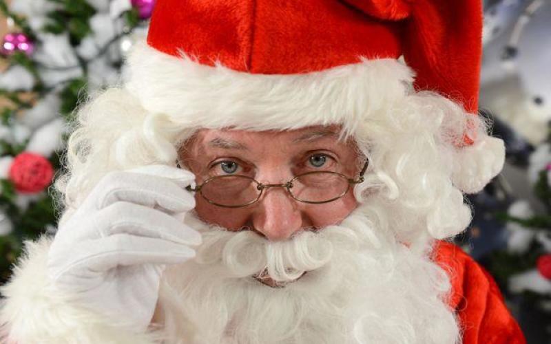 Le Père Noël est passé chez LOR'FM et il vous a amené plein de cadeaux !