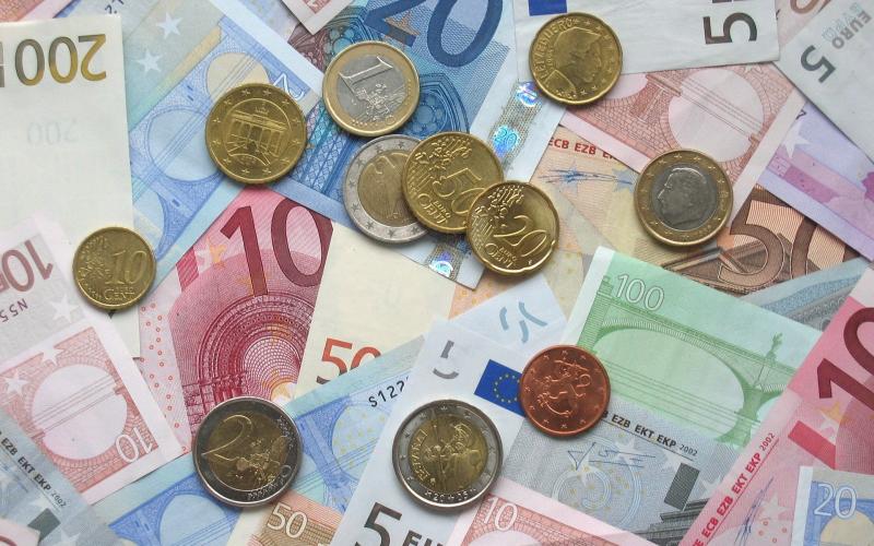 Le SMIC va passer à 1300€ net