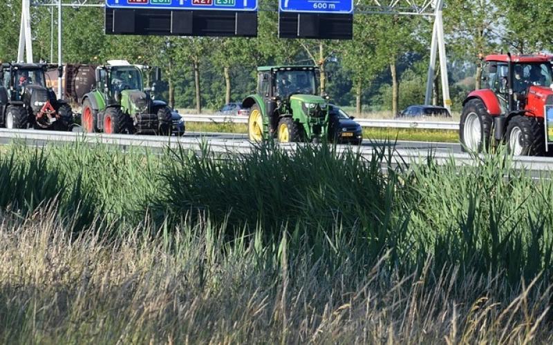 Les agriculteurs de Moselle bloquent l'A31 et l'A320