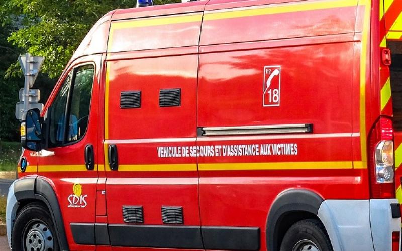 Moselle-Est : un automobiliste perd la vie après avoir percuté un muret devant une mairie