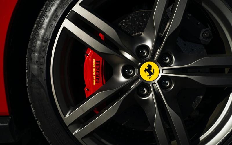 Moselle : il perd le contrôle de sa Ferrari et termine dans un poteau