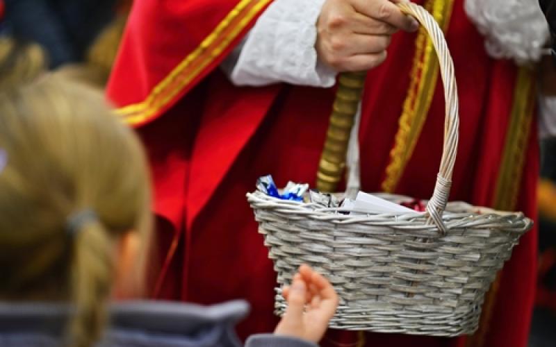 Saint-Nicolas auprès des écoliers messins