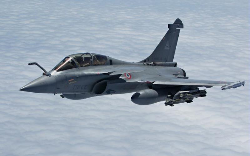 Terrorisme : huit Rafales ont décollé du porte-avions Charles de Gaulle