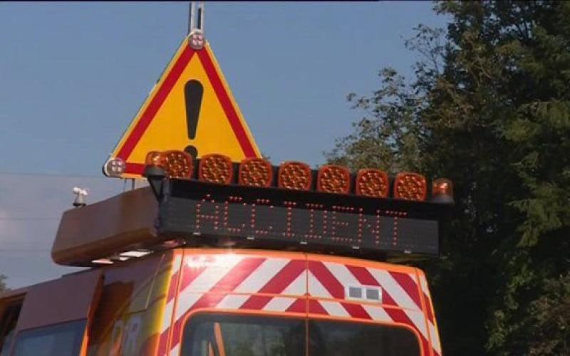 Un camion sur le flanc près de Villers-La-Montagne