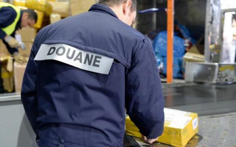 Un camionneur lituanien coincé avec 14 tonnes de tabac 