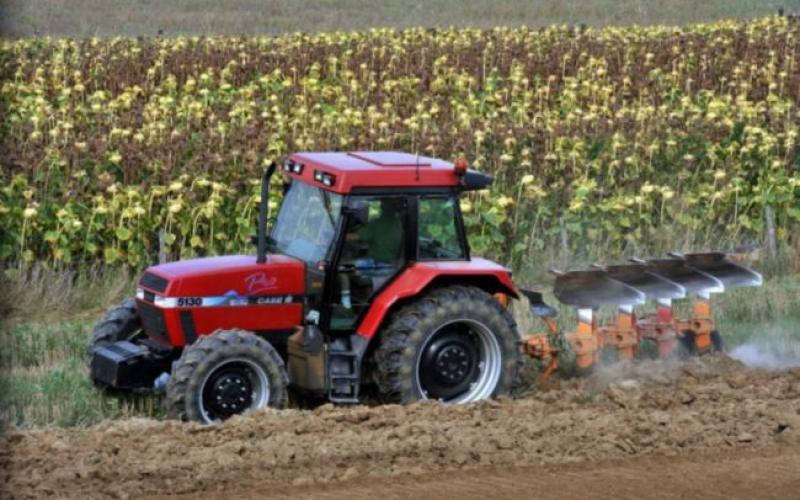 Un chauffard ivre à bord de son tracteur sur l'autoroute