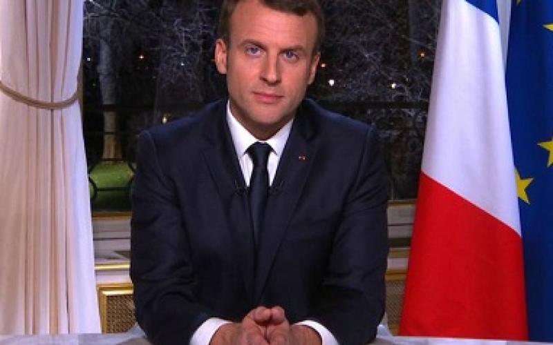 Un mea culpa et des annonces : Emmanuel Macron a tenté de convaincre hier soir