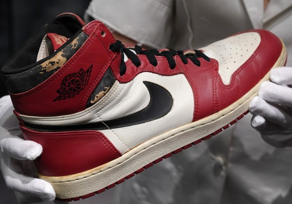 615 000 dollars pour une paire de baskets Air Jordan 1, un record !