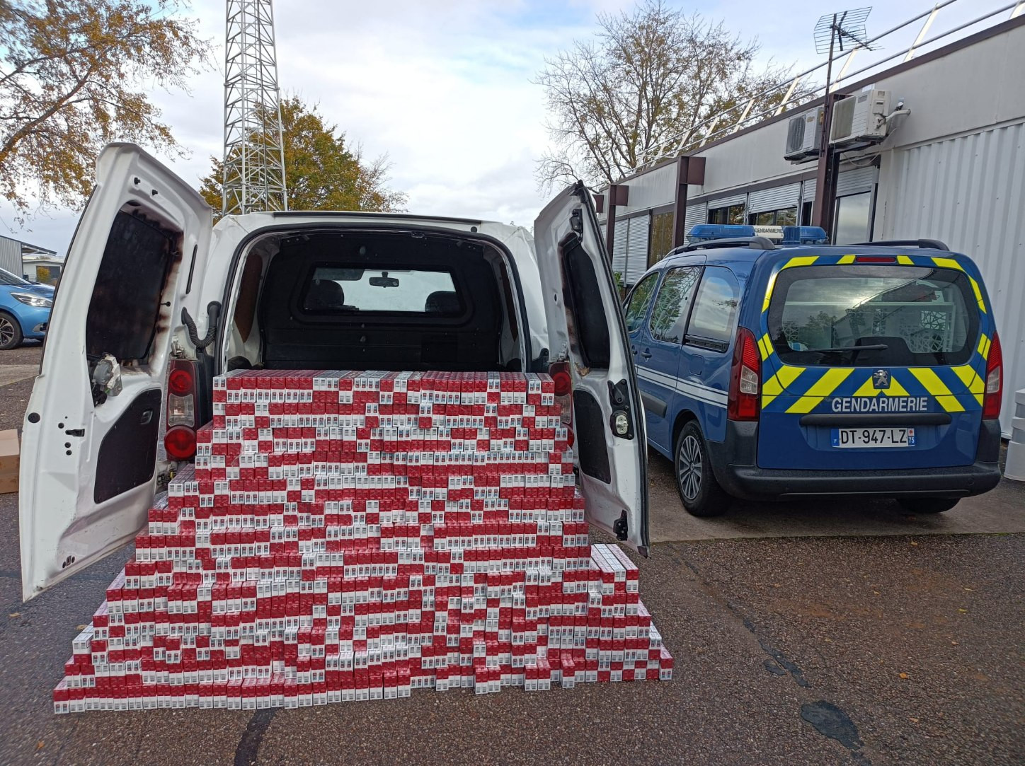 A31 : arrêté avec 450 cartouches de cigarettes