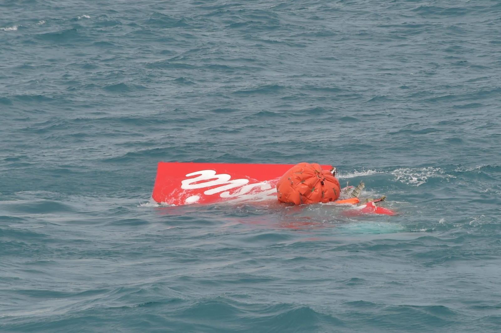 Air Asia : une pièce défectueuse serait à l'origine du crash