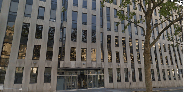 ALERTE INFO : Paris - explosion d'une lettre piégée au FMI - 1 blessé