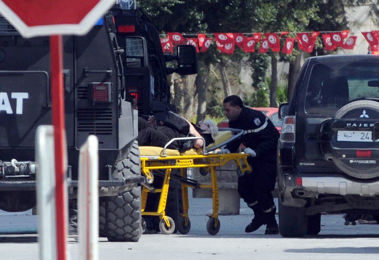 Attentat à Tunis : l'enquête avance dans un pays sous le choc