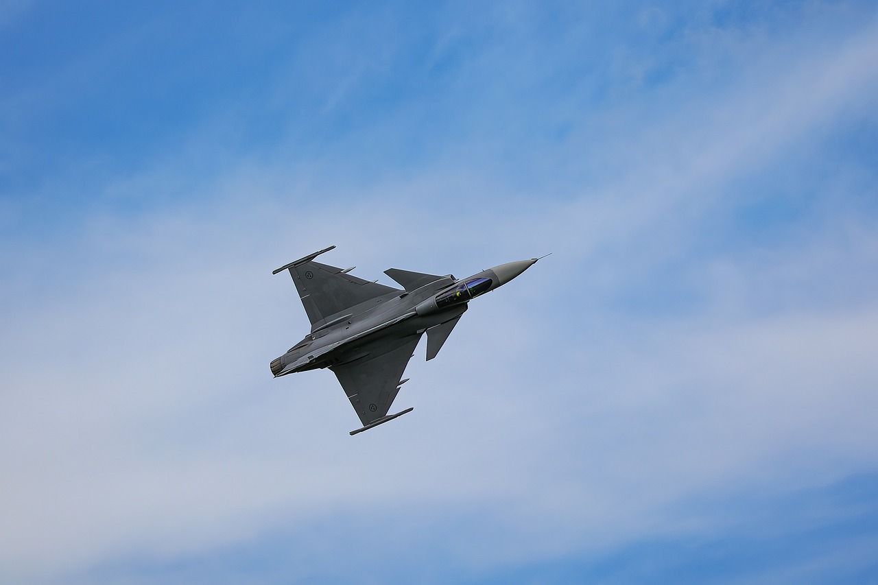 Collision mortelle de deux Rafale en Lorraine: Lecornu s'est rendu à Saint-Dizier