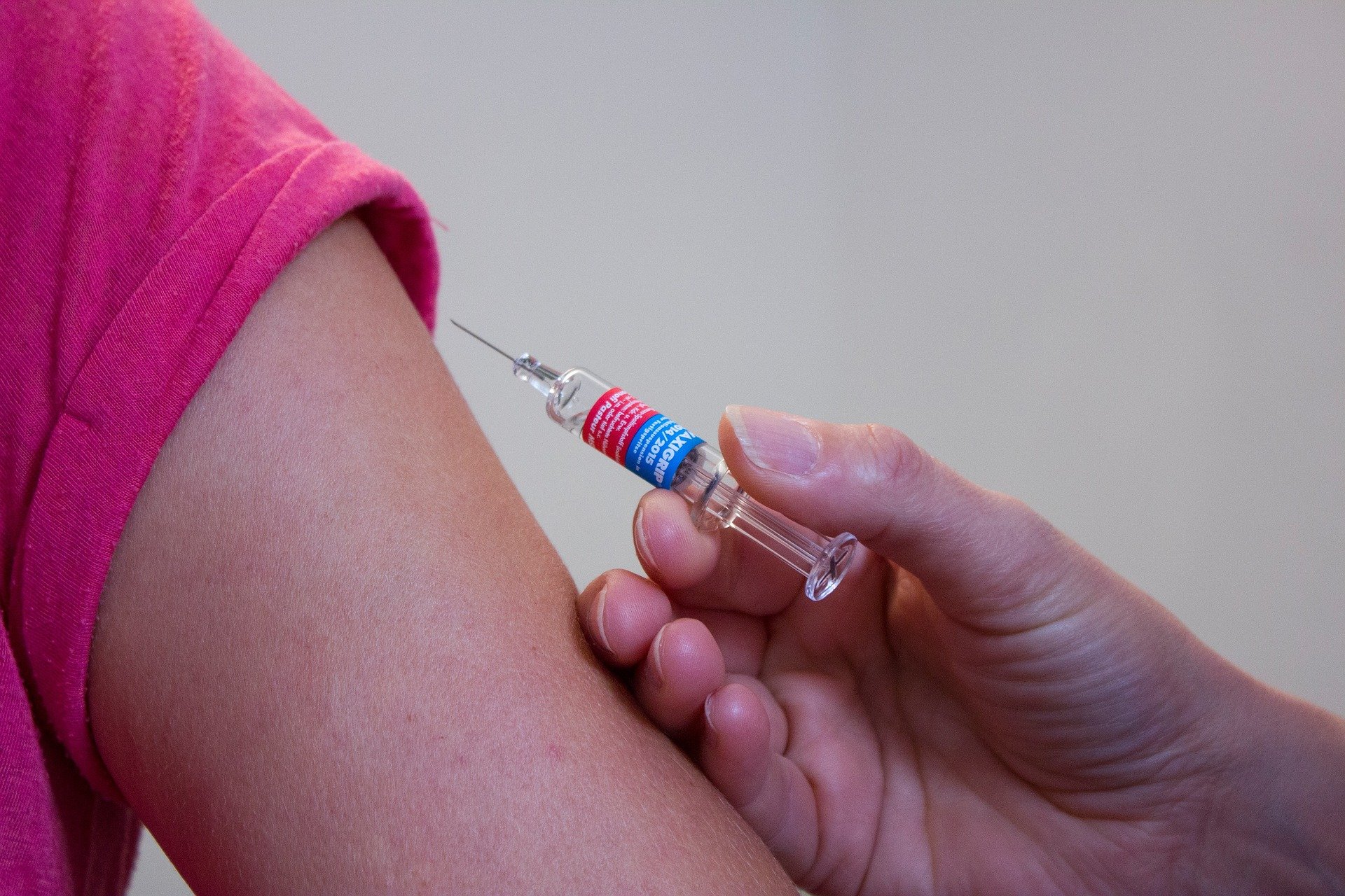 Covid-19 : l'Agence Européenne du Médicament mise sur un vaccin "début 2021"