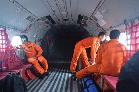 Crash du vol d'Air Asia : 40 corps repêchés