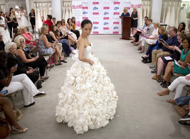 Des robes de mariée en papier toilette