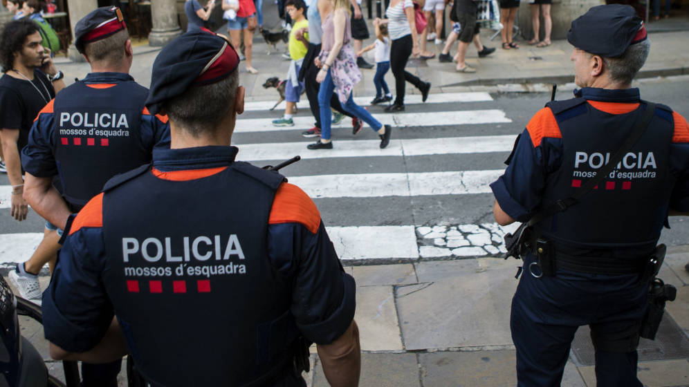 Espagne : un homme attaque un commissariat au couteau