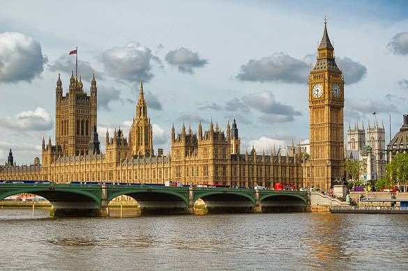 Fortes détonations aux abords du Parlement britannique à Londres