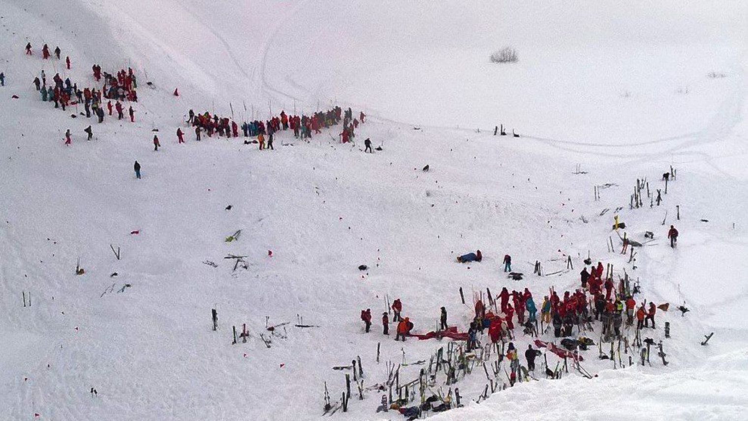 Isère : une avalanche fait trois morts dont deux lycéens