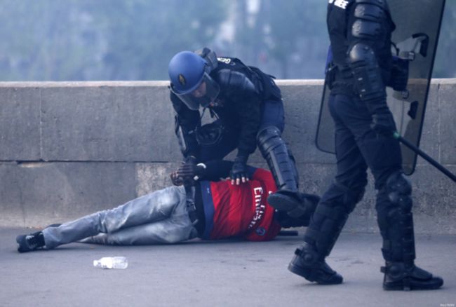 La chasse aux casseurs du Trocadéro continue