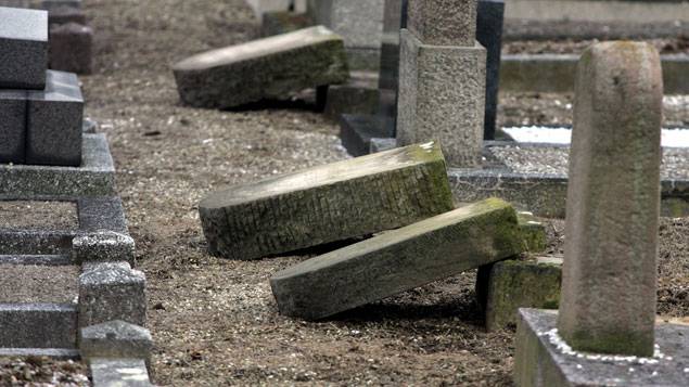 Le procès de cinq jeunes, accusés d’avoir profané le cimetière juif de Sarre-Union en 2015, s'est ouvert 