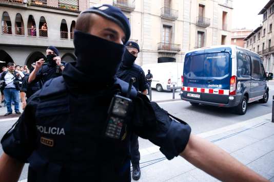 Les 4 derniers suspects des attentats en Catalogne face à la justice