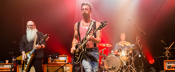 Les Eagles of Death Metal font leur retour sur une scène parisienne