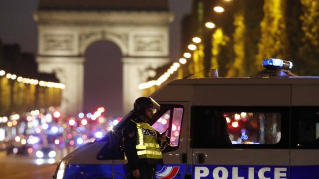 (MAJ) Paris : Fusillade sur les Champs Elysées - 1 policier tué - 2 blessés - assaillant abattu