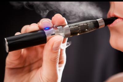 Marisol Touraine veut interdire la cigarette électronique dans certains lieux publics