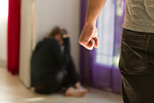 Metz : un homme arrêté après avoir tenté d'étrangler sa femme et avoir frappé sa fille