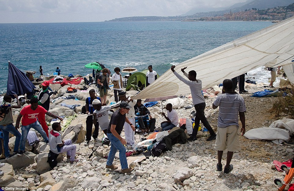 Migrants: le camp de Vintimille évacué en Italie