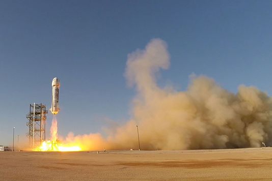 Pari fou : Elon Musk veut envoyer deux touristes autour de la Lune fin 2018 !