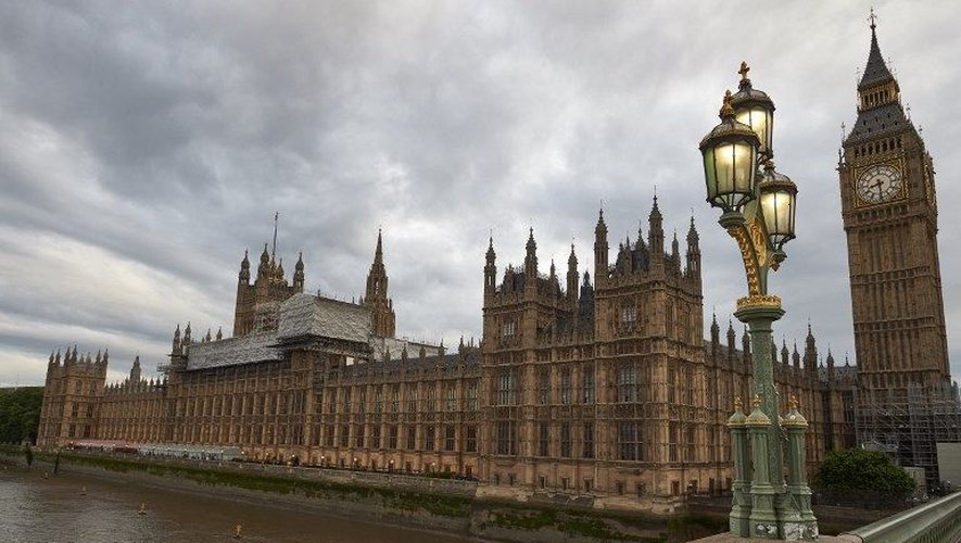 Plusieurs piétons blessés devant le Parlement britannique à Londres