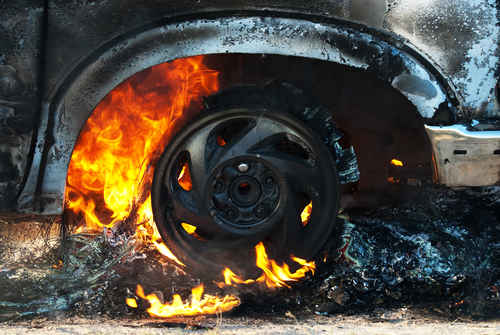 Plusieurs véhicules détruits par les flammes près de Metz