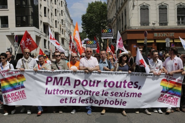 PMA : l'adoption des enfants conçus à l'étranger autorisée