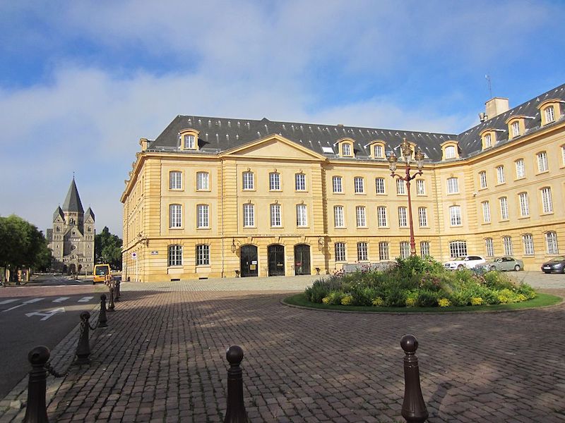 Préfecture de Metz : elle menace de se suicider