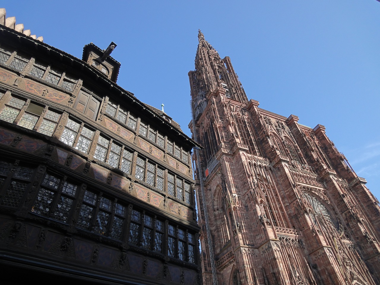 Strasbourg : un homme s'immole par le feu devant la cathédrale