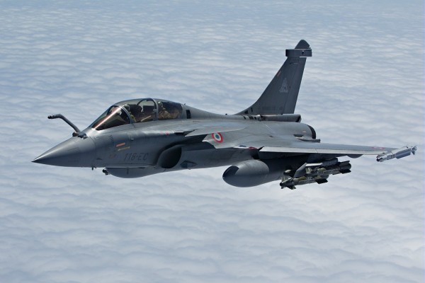 Terrorisme : huit Rafales ont décollé du porte-avions Charles de Gaulle