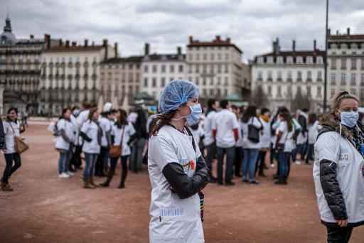 Étudiants infirmiers : les blouses blanches en colère