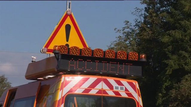 Un camion sur le flanc près de Villers-La-Montagne