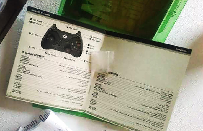 Un jeune garçon trouve de la drogue dans un jeu vidéo